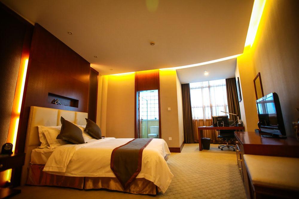 Noble Center Hotel Шанхай Экстерьер фото