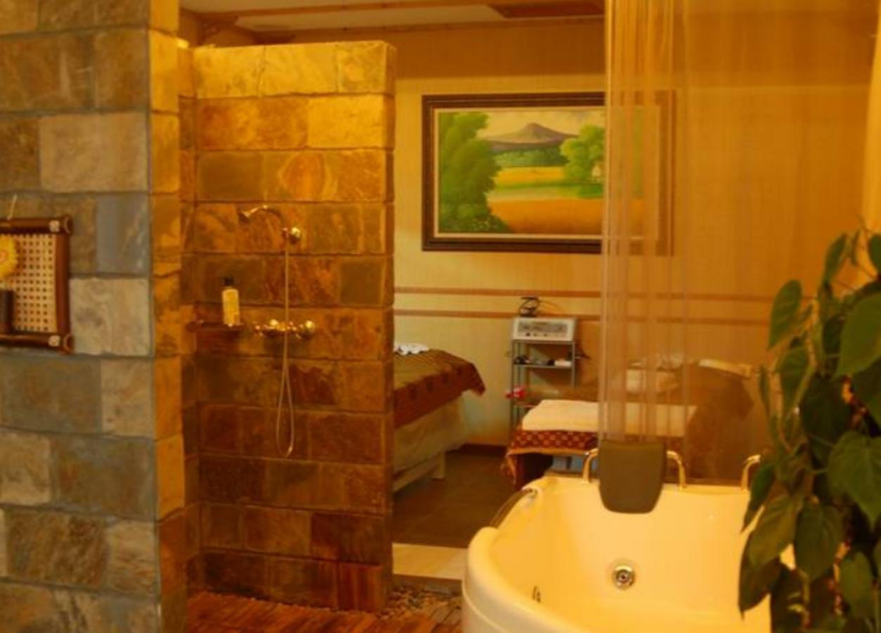 Noble Center Hotel Шанхай Экстерьер фото