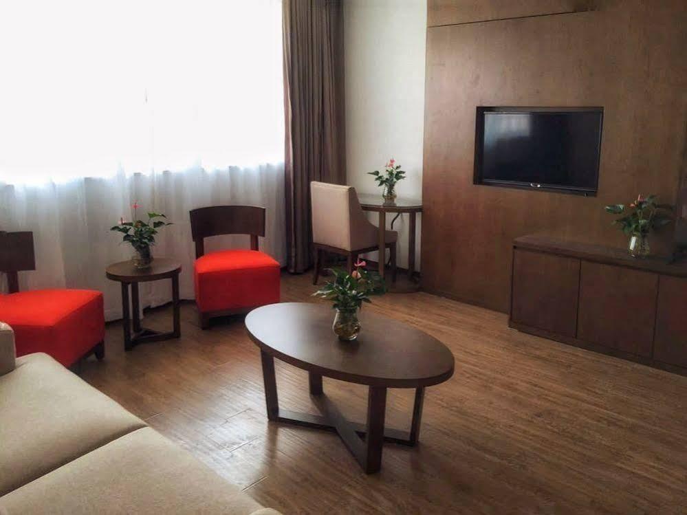 Noble Center Hotel Шанхай Экстерьер фото