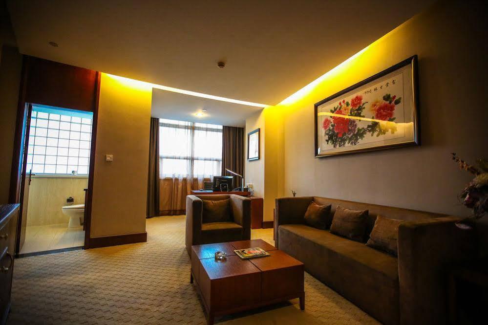 Noble Center Hotel Шанхай Экстерьер фото